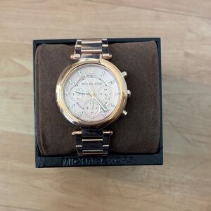 Michael Kors Women’s Chronograph Watch in Rose Gold with Crystal Dial